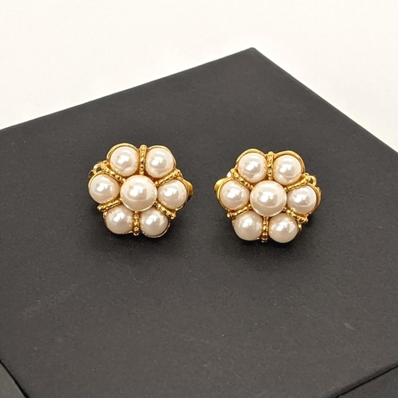 DESIGNER ERWIN PEARL VINTAGE CLUSTER FAUX PEARL CLIP ON STATEMENT EARRINGS - Picture 9 of 15